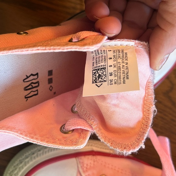 Pink Converse sneakers, size 8 Pre worn but much life is left! Lovely - Picture 8 of 10